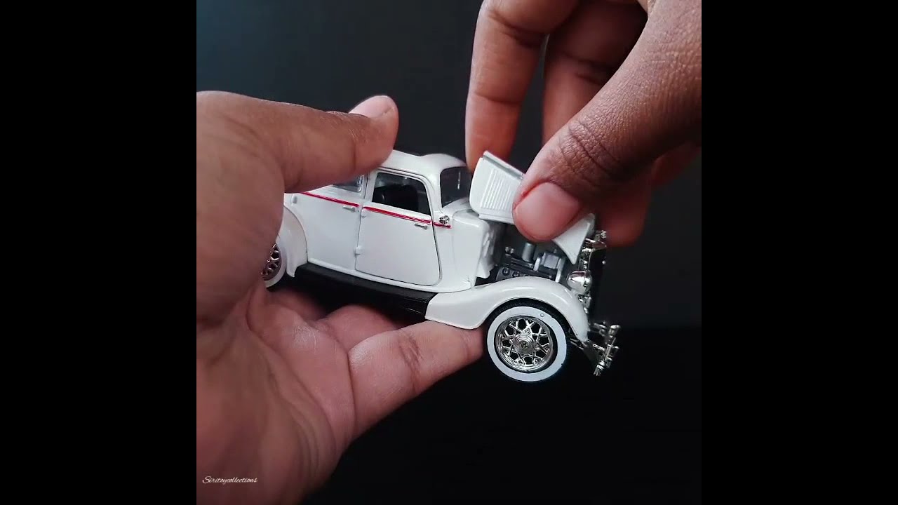 1934 Ford Deluxe Fordor Vintage Die cast Metal Miniature Car | Siritoycollections