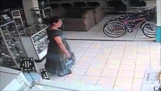 CCTV: Bold thief steals flat screen TV between her legs