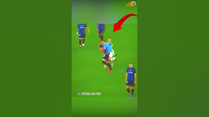 Este Futbolista fue a abrazar a su amigo y terminó llorando #futbol #futbolista #shorts