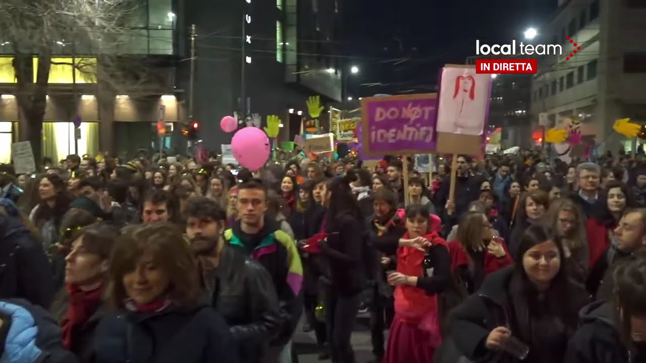 LIVE 8 marzo, il corteo Non Una di Meno a Milano