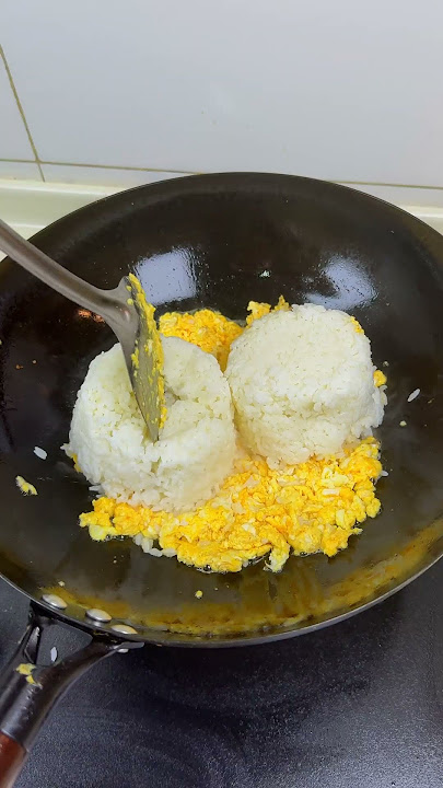 Apakah kamu berpikir sudah makan nasi goreng telur terbaik? Pikir lagi! 🍳🍚