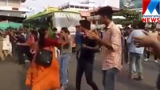 Girl beaten by woman not her mother while flash mob in Kannur| Manorama News screenshot 3