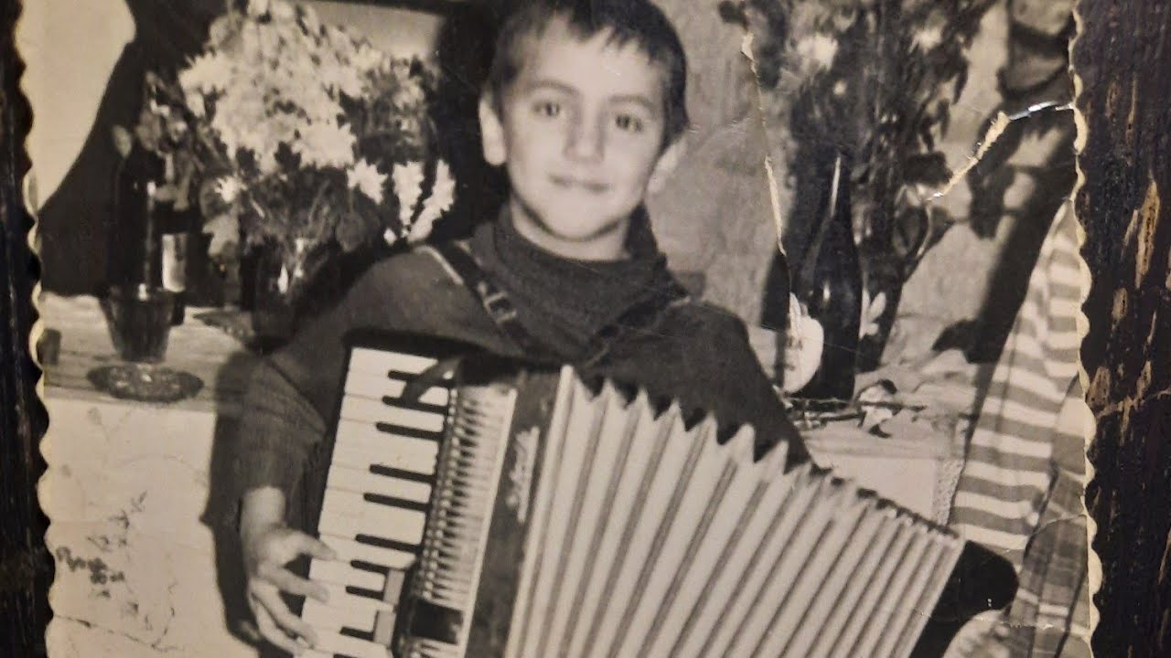 Sârba din Sufragerie – Poveste din 1988 (Official Video)