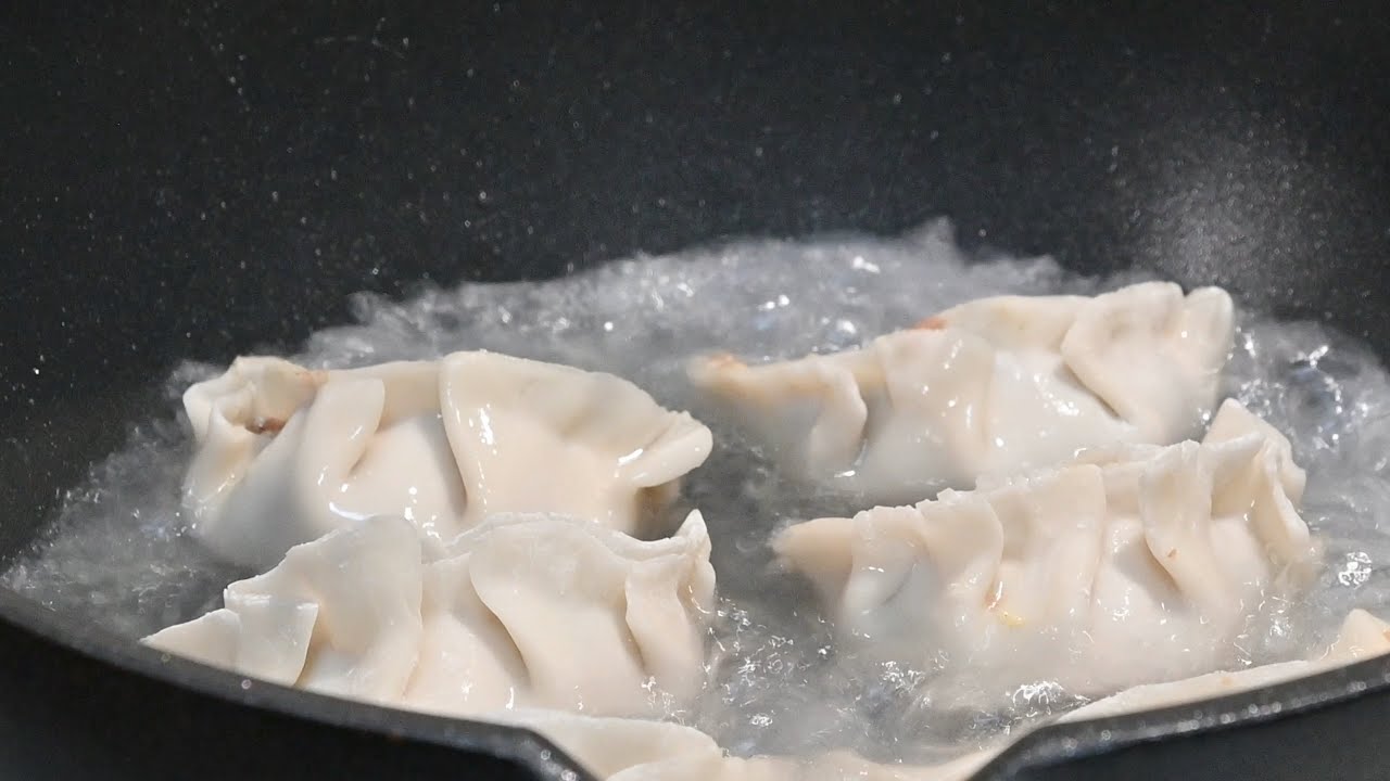 Easy Way To Make Dumplings | Beef Dumplings 🥟👍🏻 #cookingathome