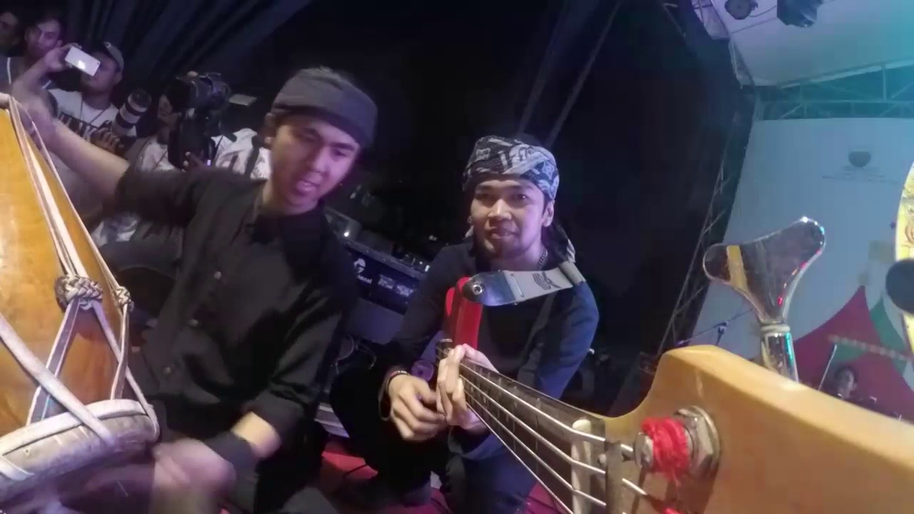 Watch West Java Syndicate, Andra Semesta, Nadine Adrianna, & Mcs Sponch - GRKK on YouTube Watch West Java Syndicate, Andra Semesta, Nadine Adrianna, & Mcs Sponch - GRKK on YouTube