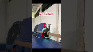 Practicando movimientos mixtos de gimnasia usando el Parkour 🫡