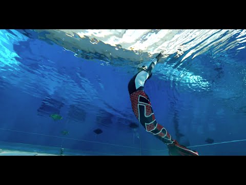 Buoyant ascent pose front | Mermaid Skills