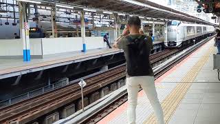 E259系0番台クラNe013編成横浜駅発車