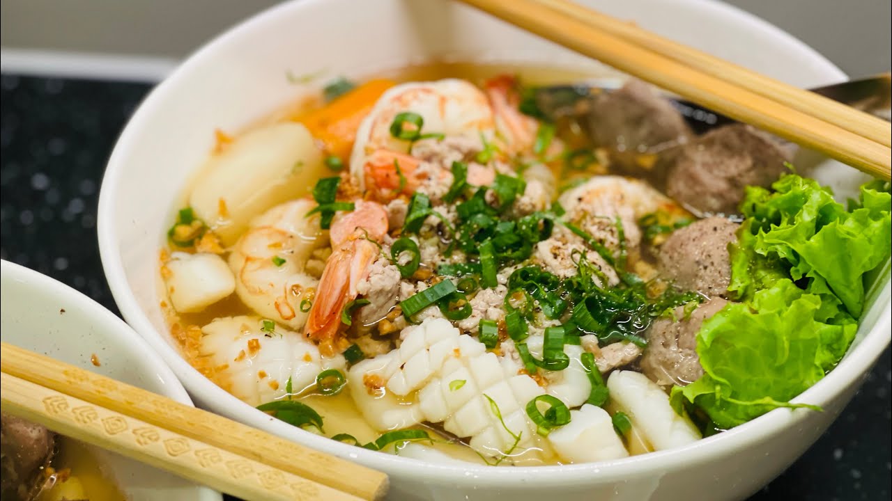 គុយទាវភ្នំពេញ [Khmer Noodles soup, Phnom Penh Noodles soup]