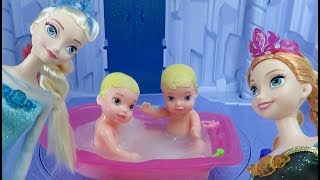 FROZEN Elsa & Anna Playdate Trouble - Cinderella Aurora Icy Bath Bubbles | C Kavala Princess Toy