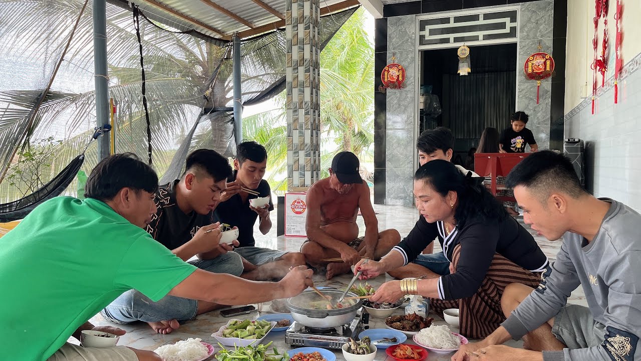 Về quê giăng lưới cá phi nấu lẩu mắm | Bữa Cơm Hạnh Phúc 