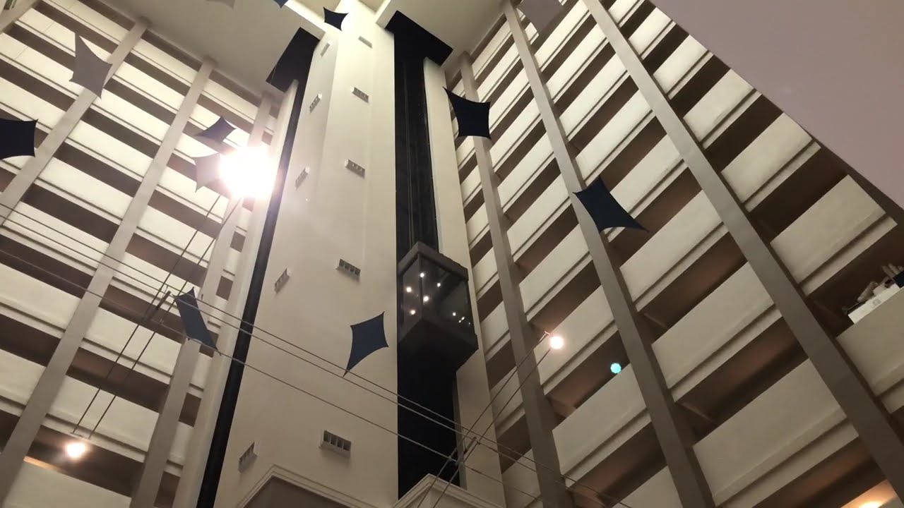 Glass Elevators at the Holiday Inn - Disney Springs - Lake Buena Vista, Walt Disney World 01-01-2018