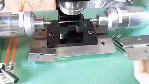 Máy tán đinh rive hai đầu - Twin head riveting machine used in door hinge manufacturing