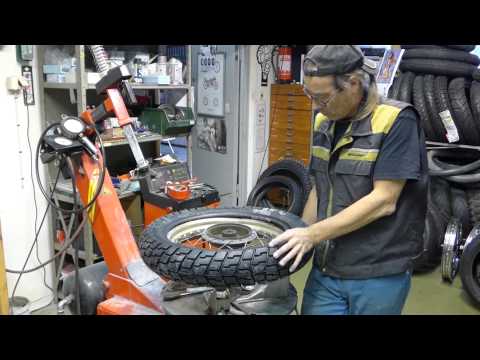 Photographer Gunnar Fahlström presents: A true professional shows how to to change a MC tyre