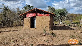 NESTA CASA MORA UMA JOVEM TRABALHADORA VAMOS CONHECER A  HISTÓRIA E SONHOS DELA