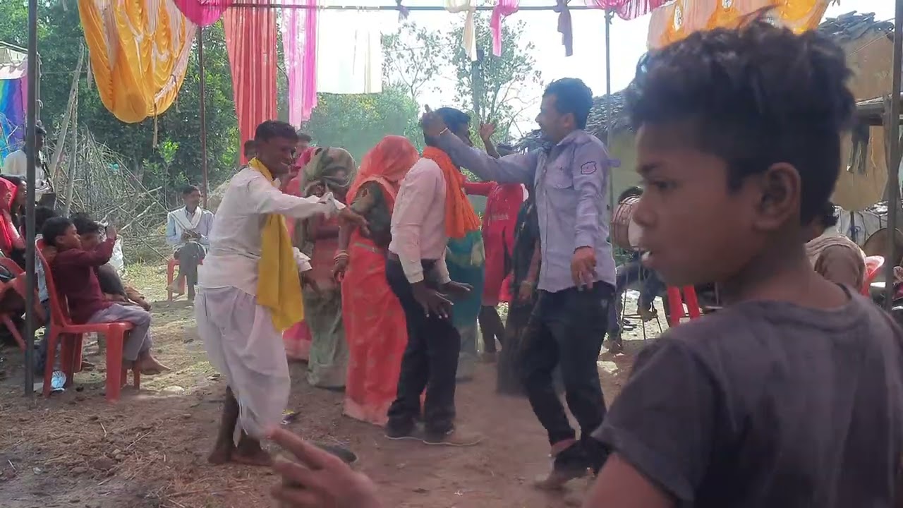 ऑगन मा,खेलत है गभुआर,विरहा गीत। देशी बैंड बाजा नृृत्य।