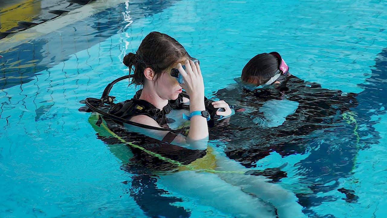 Maëva s'initie à la plongée avec Les Compagnons de Neptune de Bressuire