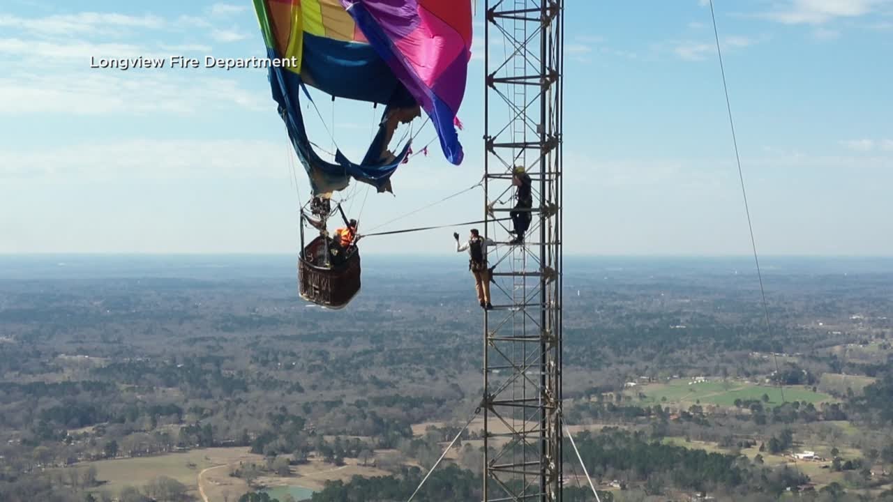 Close-up of rescue of hot air balloon that crashed into Texas communication tower