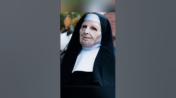 #shorts Robber locks eyes with cop, ends up embarrassed