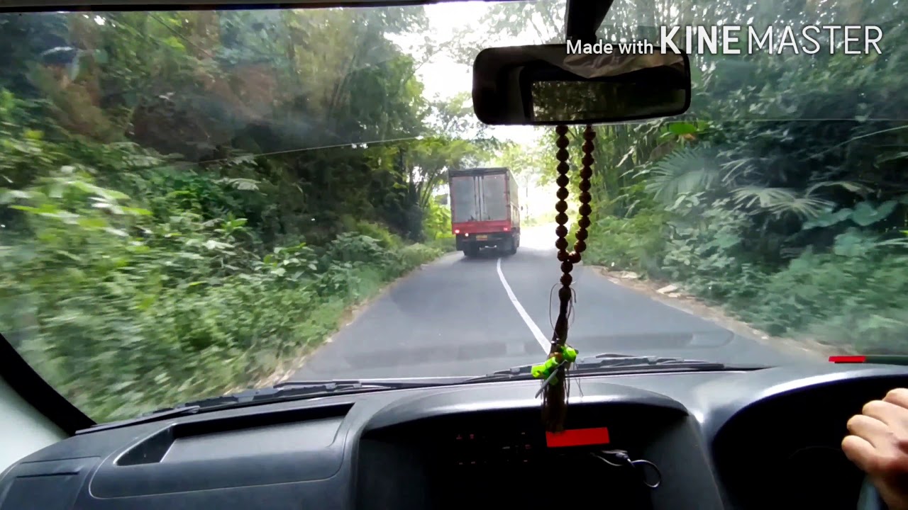Skil supir truk  fuso  lewat jalan  sempit YouTube