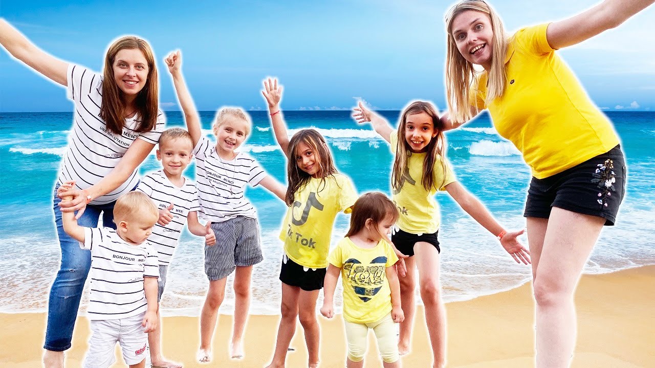 PRIMII VLOGGERI la MARE 2020