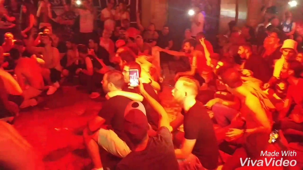 להקת הברגמנס בהופעה בבארקה