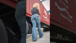 Drop and Hook Trucking with Lorelei Finds - Pick up a Trailer