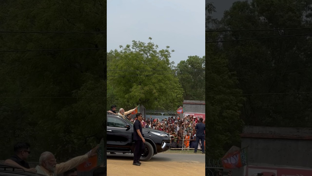 Passionate welcome in Purulia for PM Modi as he holds a roadshow