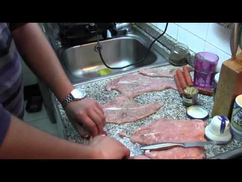 Видео рецепт Рулет из индейки с беконом