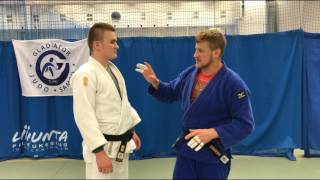 : .  .  . Judo. Tai Otoshi.