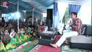 CHILDREN ARE VERY ENTHUSIASTIC TO SEE 'USTADZ NANA ECLIPSE'