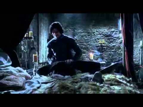 Game of Thrones - episode 2 - Jon gives a sword to Arya
