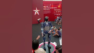 đây là người máy rô bốt đầu tiên do Việt Nam tự sản xuất