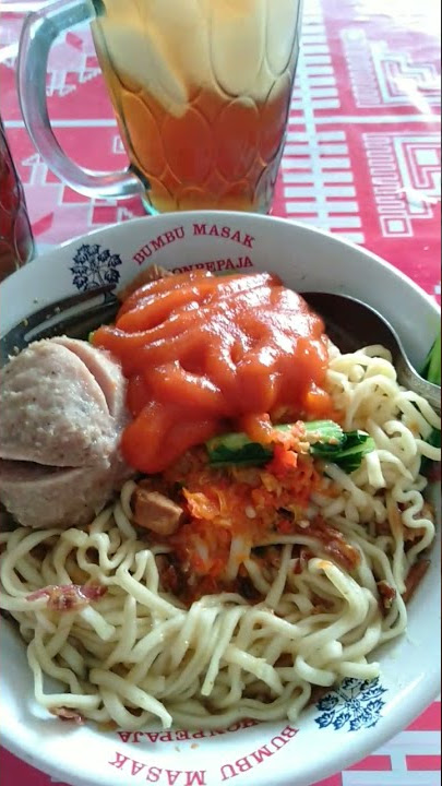 siang gini enaknya makan mie ayam🤤😃😃