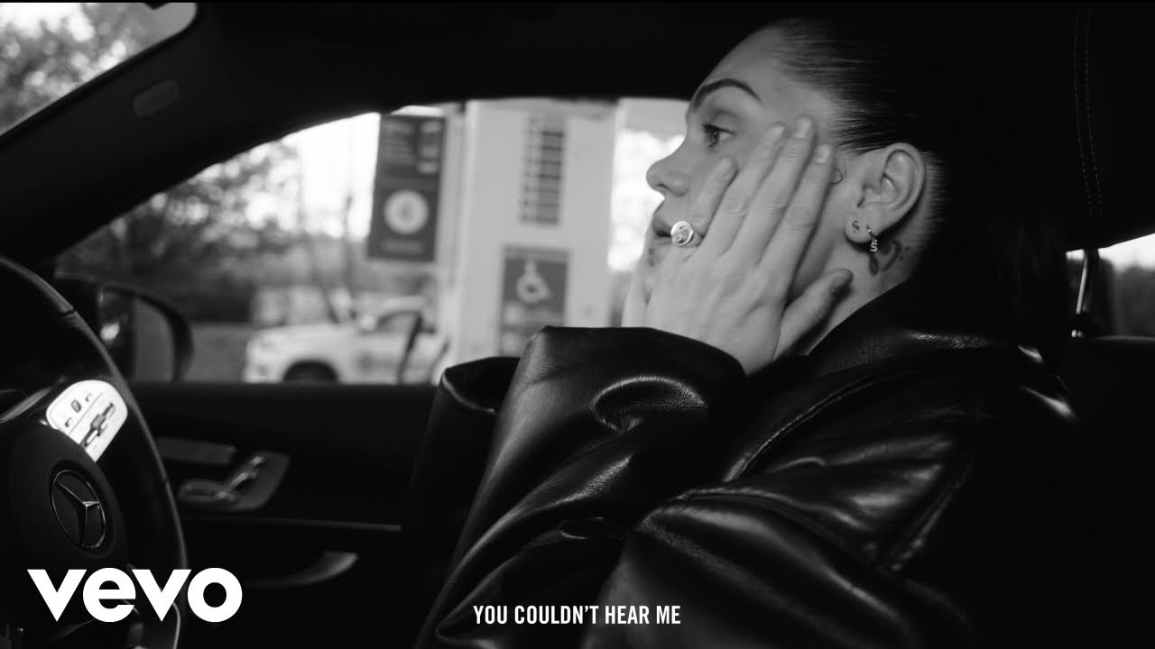 Jessie J - FEEL IT ON ME (Lyric Visualiser) (Official Lyric Video)