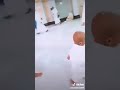 طفل يردد في الحرم المكي لبيك اللهم لبيكاللهم ارزق كل مشتاق زياره بيتك الحرام mp3