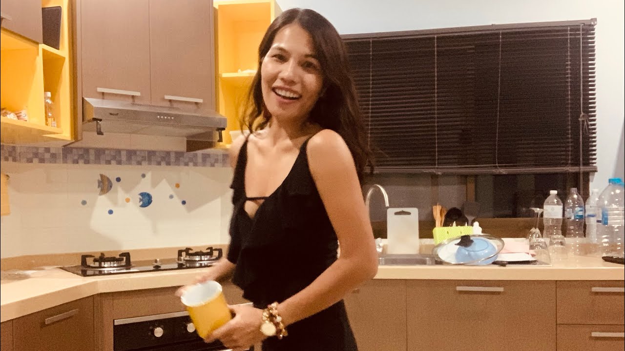 COOKING WITH MISS JIRA REA ESTATE AGENT THAILAND