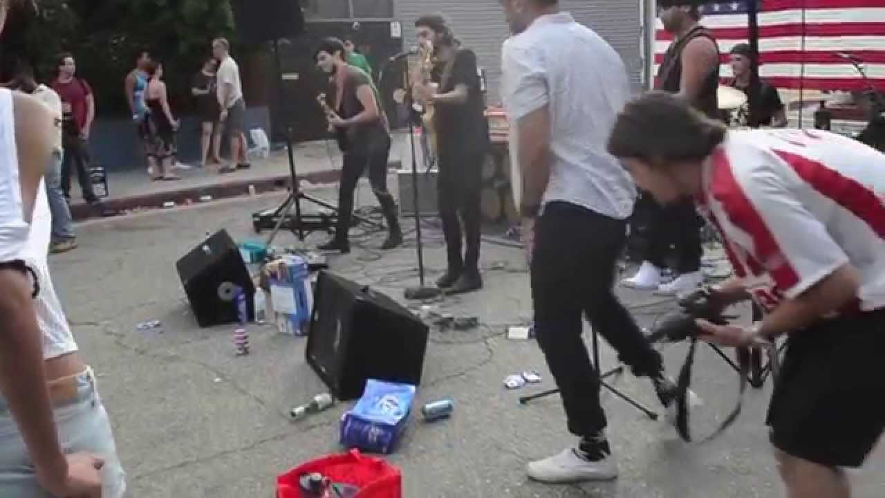 Intro + Bones - The Author And The Elevens (Venice Block Party)