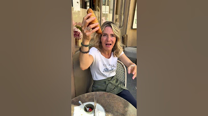 Parisian waitress 3 - How to piss Parisians off eating a croissant in Paris ? #humour #vieparisienne