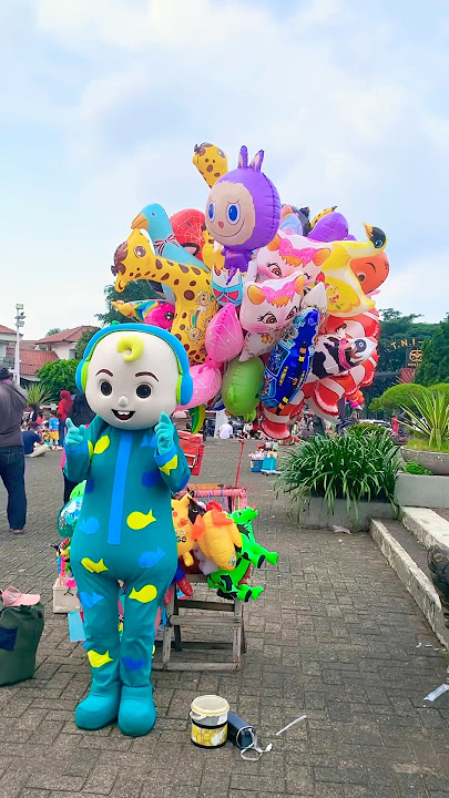 Download lagu Cocomelon wheels on the bus go round