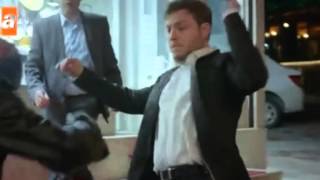 Kertenkele 63. Bölüm Akıncı Baba Kadirin Adamlarını Dövüyor