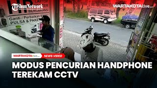 Modus Pencurian Handphone Terekam CCTV