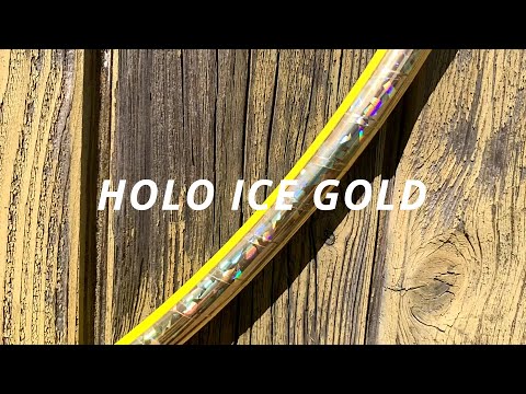 Dieses Video zeigt unser Performance Hula Hoop Modell &quot;Holo Ice Gold&quot; als Nahaufnahme in Bewegung bei Sonnenlicht.Tapes: 12 mm yellow grip / holo ice goldFür...