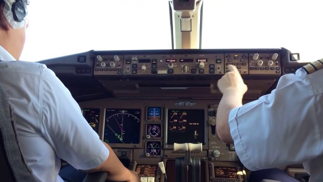 "Boeing 777-200 вид из кабины"