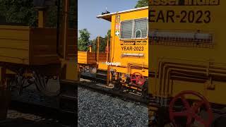 unique train ki machines hai. #viralvideo #youtubeshorts #viralmusic #viralvideo