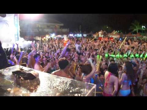 墾丁福華水世界正宗泡泡趴-Foam Party Kenting 萬人哈林搖