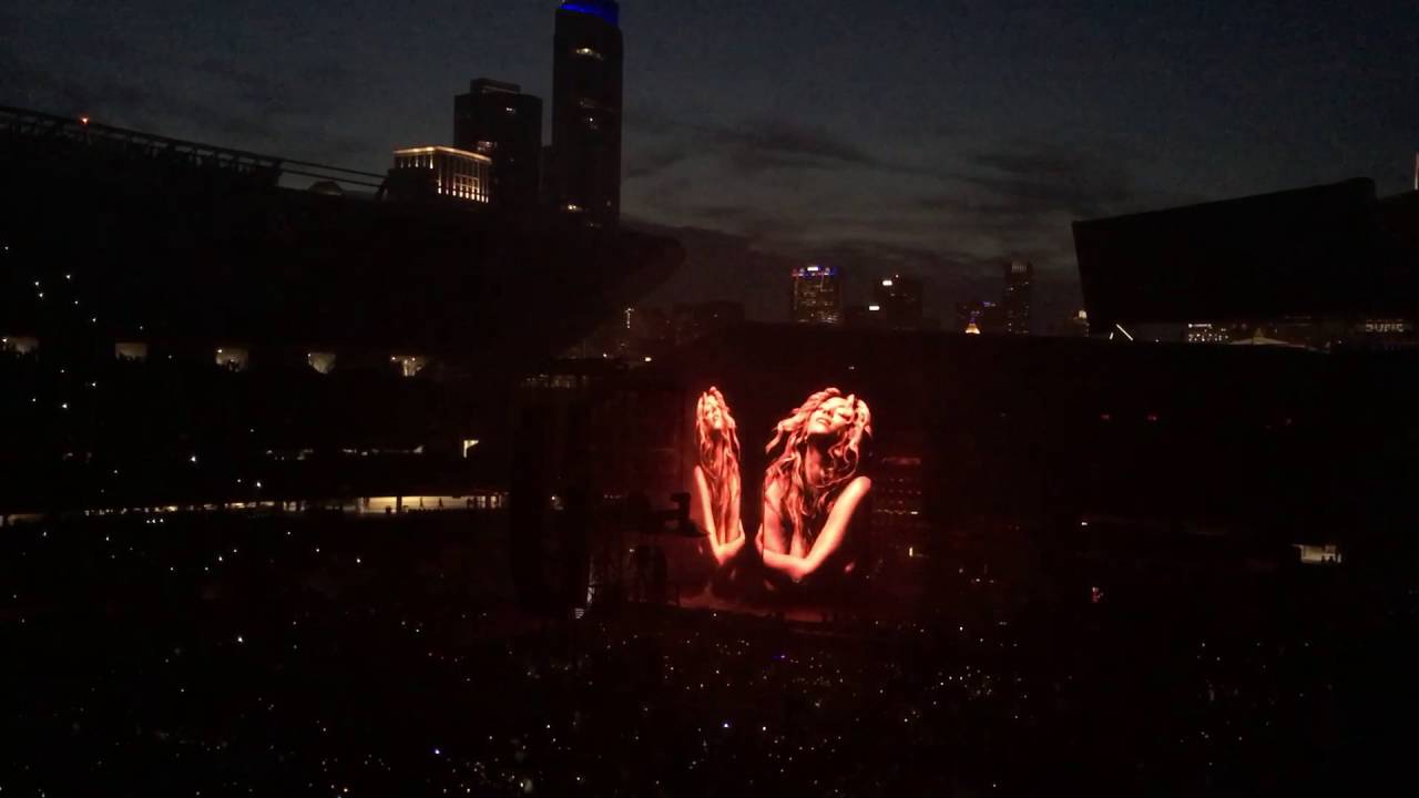 Beyoncé- Formation Tour opening in Chicago. - YouTube