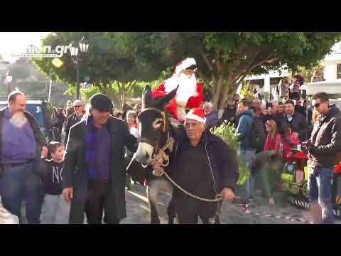 fonien.gr - Ο Άγιος Βασίλης στον Άγιο Νικόλαο - Πορεία προς την πλατεία (31-12-2017)