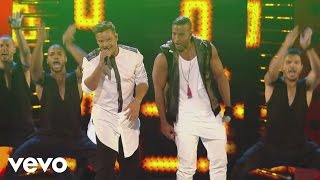 Ricky Martin - La Mordidita (Premios Juventud 2015)[Courtesy of Univision] ft. Yotuel Resimi