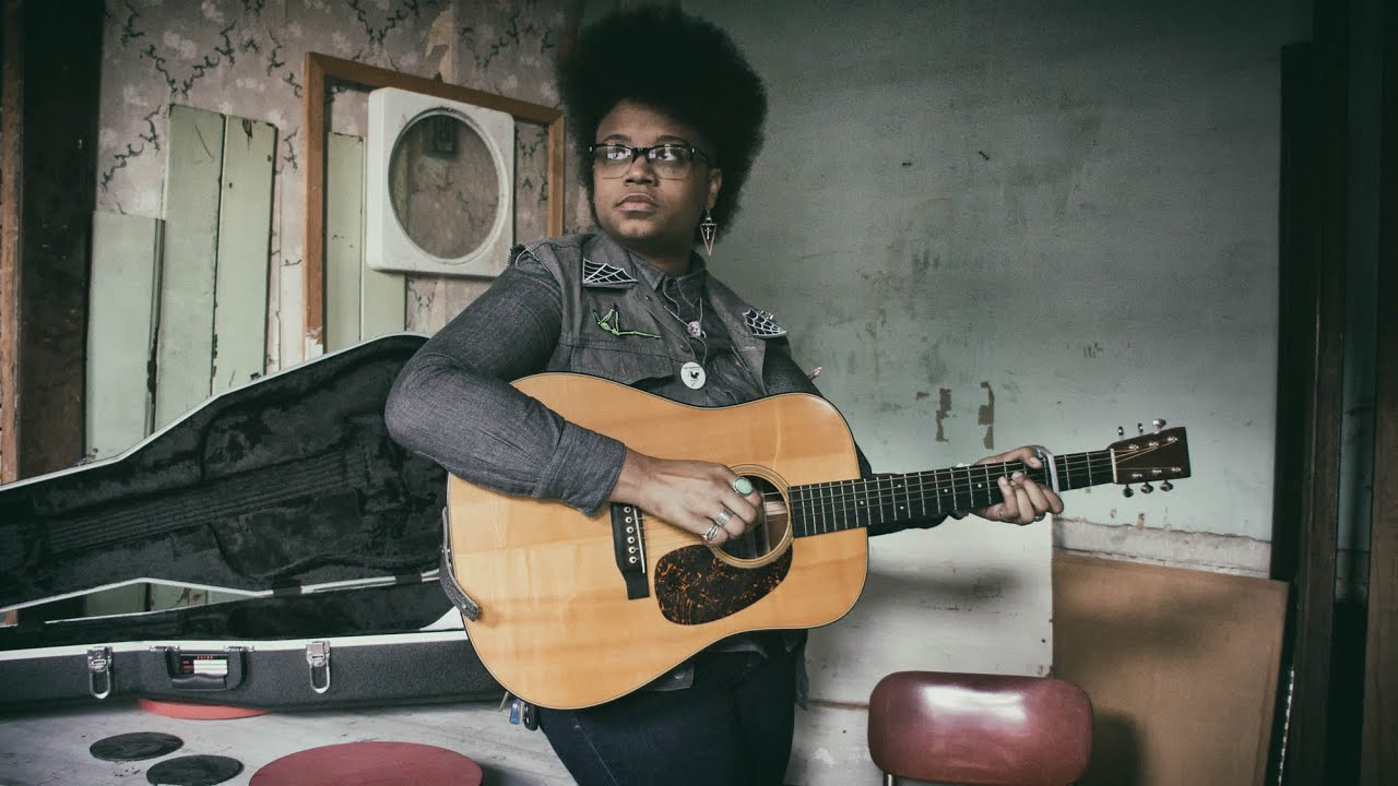 Amythyst Kiah - "Wildebeest" auf YouTube ansehen Amythyst Kiah - "Wildebeest" auf YouTube ansehen